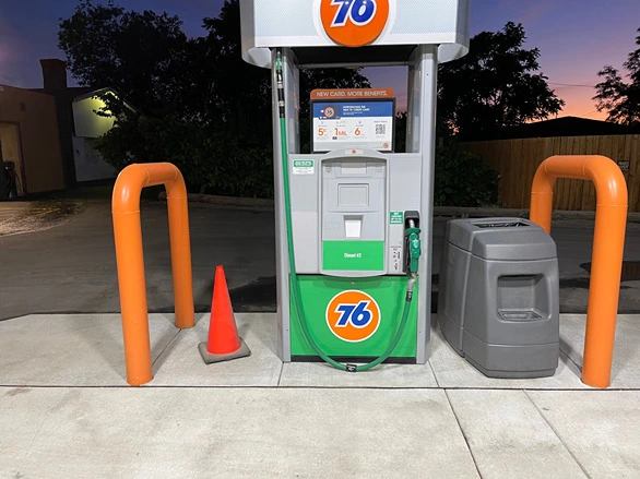 A gas station with a clean business exterior after commercial power washing by Pacific Clean Pro Wash in Yakima